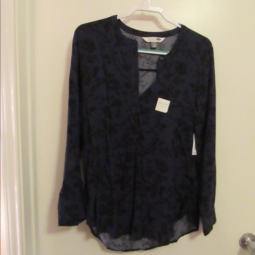 old navy shirt
